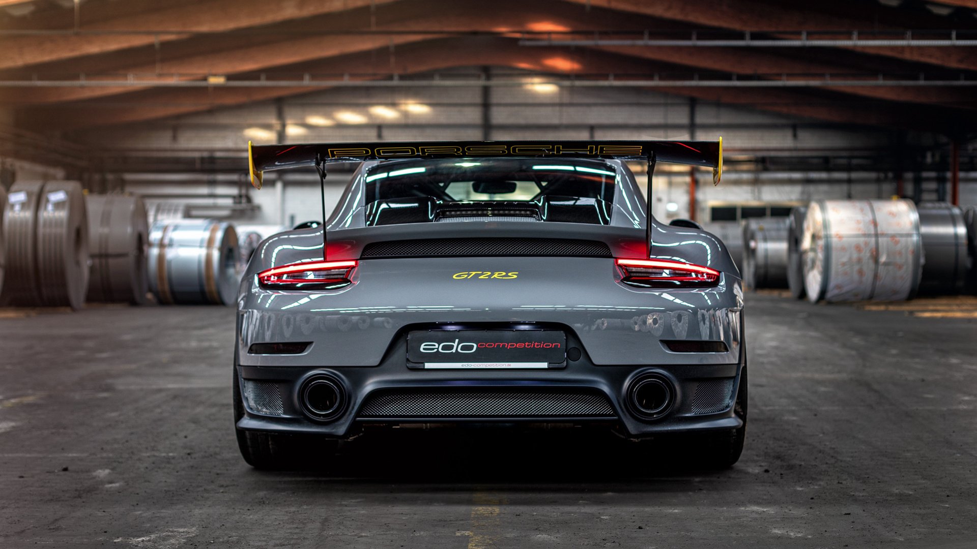 开云体育官网下载-足球运动员公益行助力偏远地区基础设施，足球公益活动